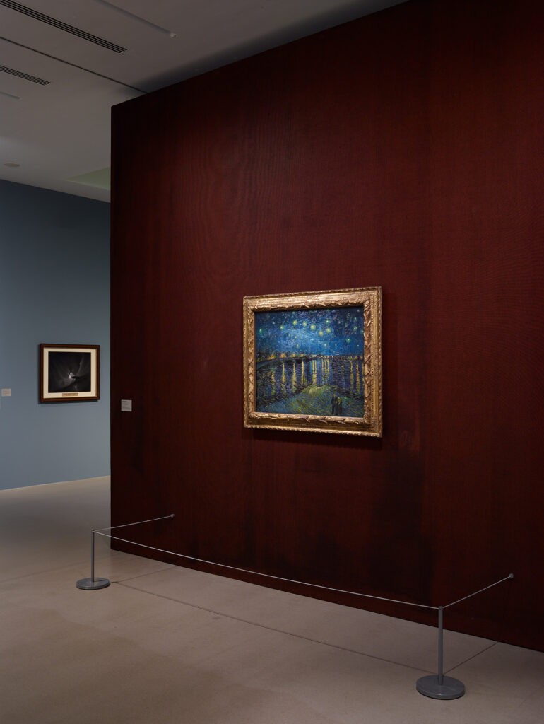Fondation Vincent van Gogh Arles, vue de l’exposition Van Gogh et les étoiles, 2024. Photo François Deladerrière